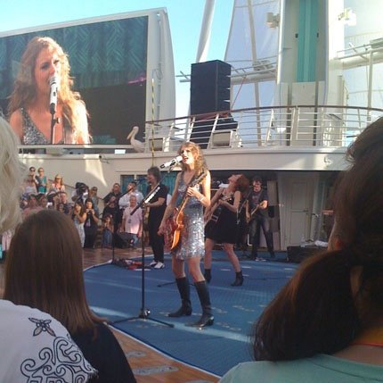 Taylor Swift — January 21 - Allure of the Seas — photo 7