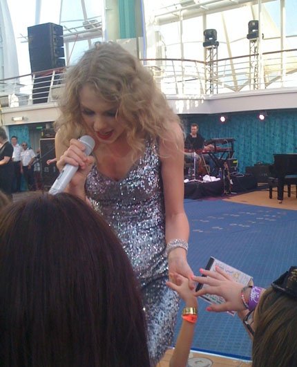Taylor Swift — January 21 - Allure of the Seas — photo 8