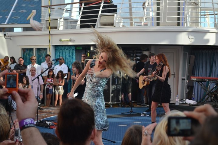 Taylor Swift — January 21 - Allure of the Seas — photo 12