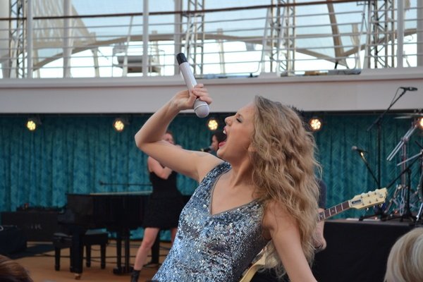Taylor Swift — January 21 - Allure of the Seas — photo 17