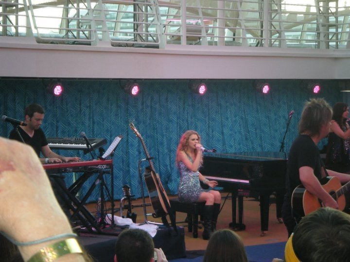 Taylor Swift — January 21 - Allure of the Seas — photo 24