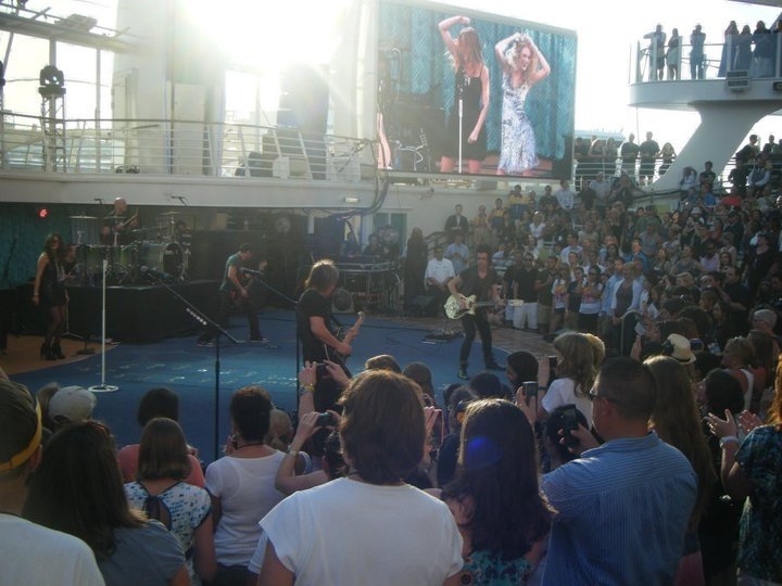 Taylor Swift — January 21 - Allure of the Seas — photo 25