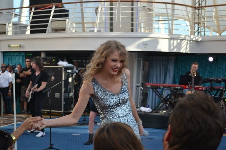 Taylor Swift — January 21 - Allure of the Seas — photo 30