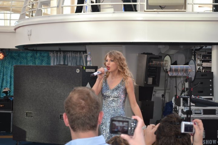 Taylor Swift — January 21 - Allure of the Seas — photo 33