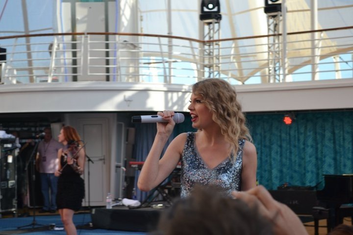 Taylor Swift — January 21 - Allure of the Seas — photo 35