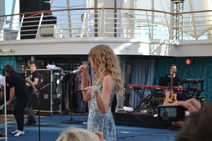 Taylor Swift — January 21 - Allure of the Seas — photo 36