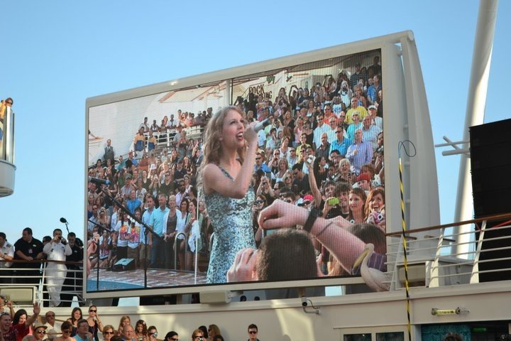 Taylor Swift — January 21 - Allure of the Seas — photo 38