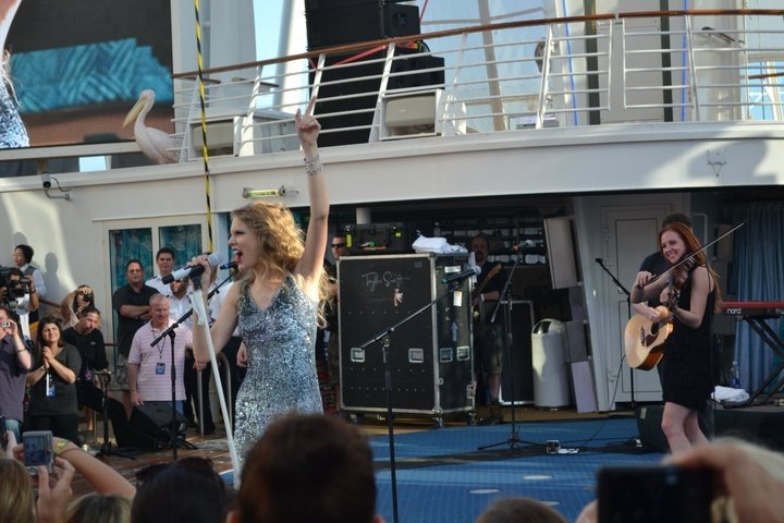 Taylor Swift — January 21 - Allure of the Seas — photo 40