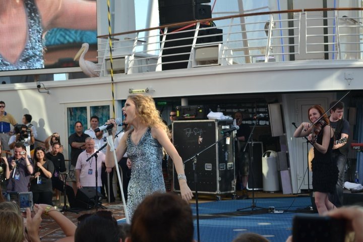 Taylor Swift — January 21 - Allure of the Seas — photo 42