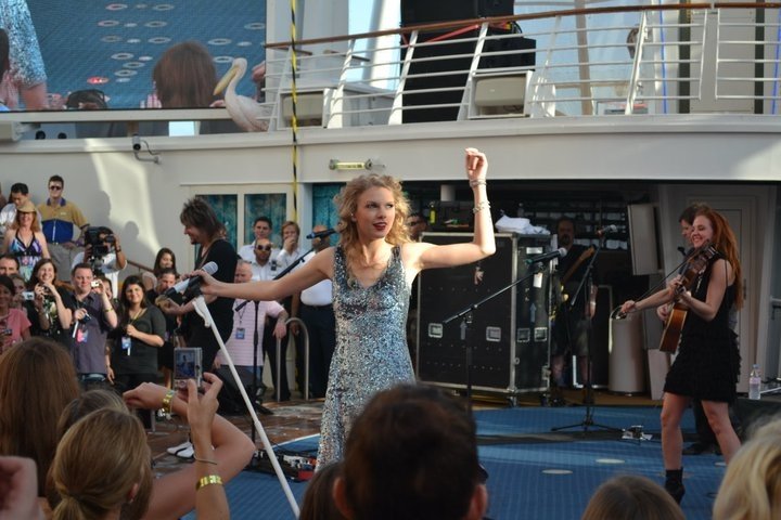 Taylor Swift — January 21 - Allure of the Seas — photo 47