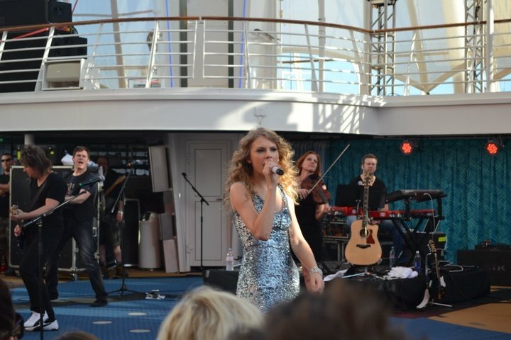 Taylor Swift — January 21 - Allure of the Seas — photo 48