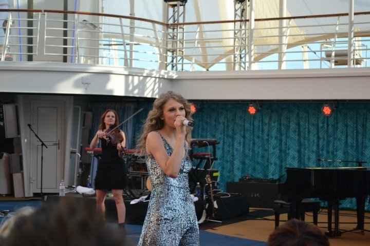 Taylor Swift — January 21 - Allure of the Seas — photo 51