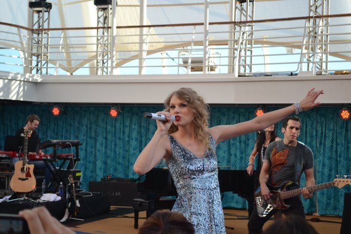 Taylor Swift — January 21 - Allure of the Seas — photo 53