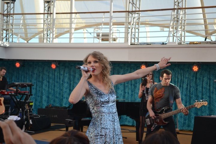 Taylor Swift — January 21 - Allure of the Seas — photo 55