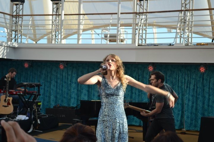 Taylor Swift — January 21 - Allure of the Seas — photo 56