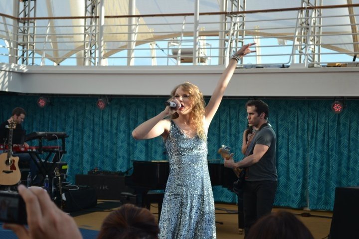 Taylor Swift — January 21 - Allure of the Seas — photo 57