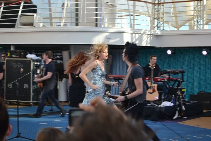 Taylor Swift — January 21 - Allure of the Seas — photo 60