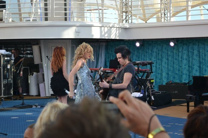Taylor Swift — January 21 - Allure of the Seas — photo 63