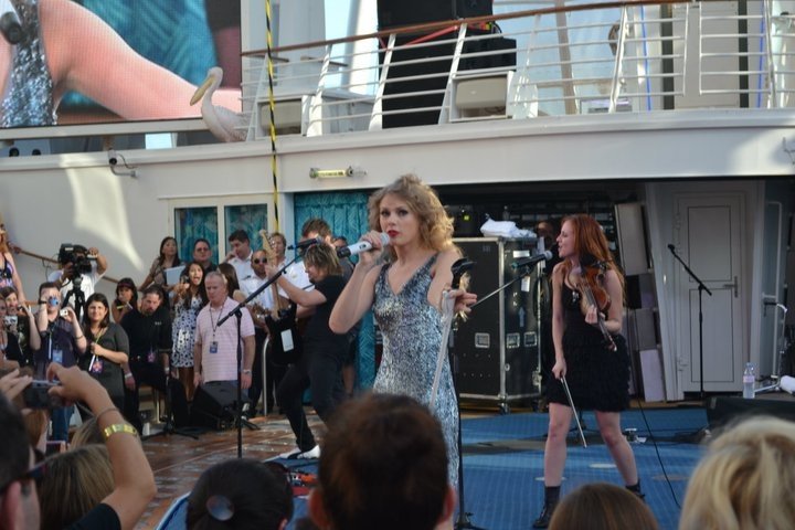 Taylor Swift — January 21 - Allure of the Seas — photo 66