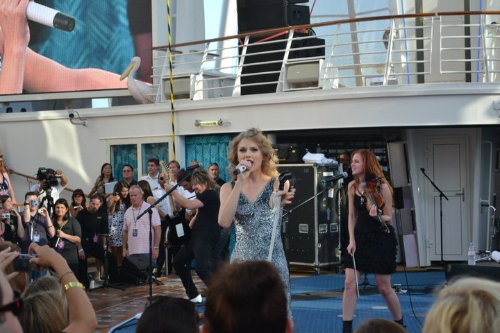 Taylor Swift — January 21 - Allure of the Seas — photo 67