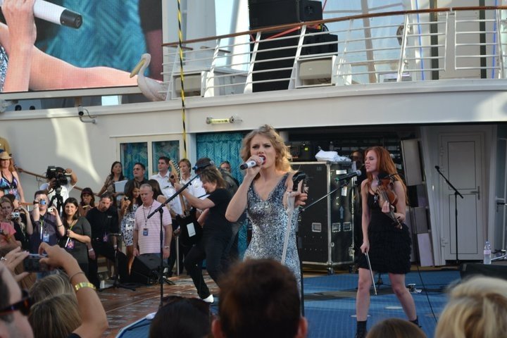 Taylor Swift — January 21 - Allure of the Seas — photo 68