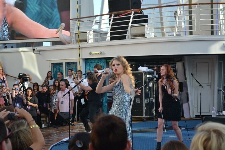 Taylor Swift — January 21 - Allure of the Seas — photo 69