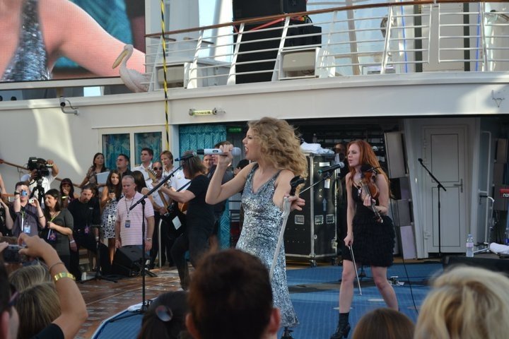 Taylor Swift — January 21 - Allure of the Seas — photo 70