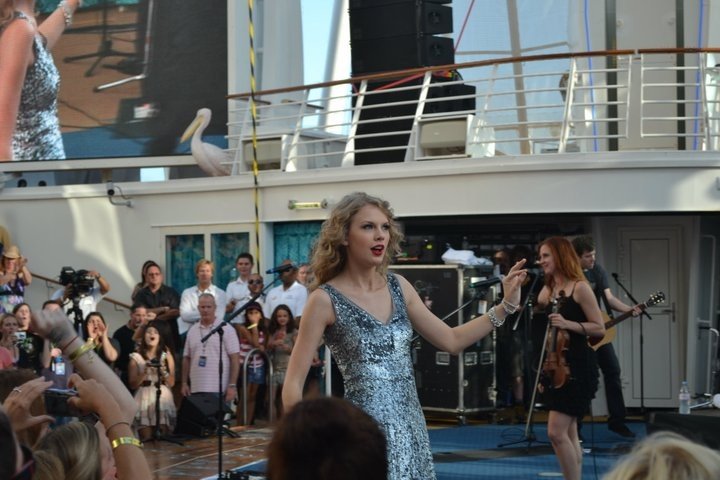 Taylor Swift — January 21 - Allure of the Seas — photo 71