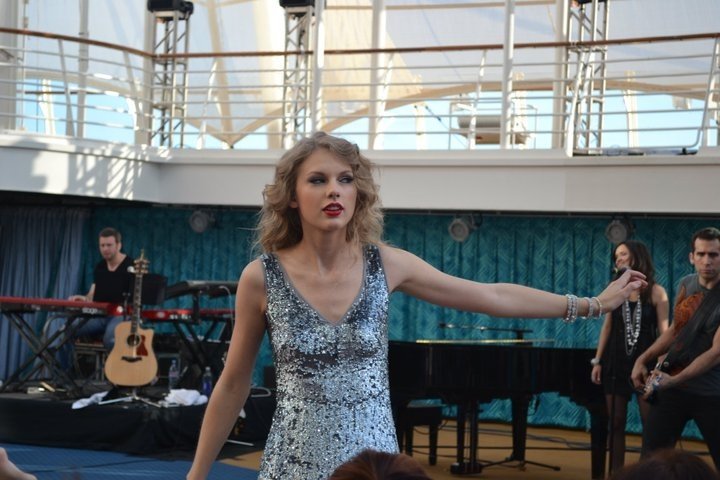 Taylor Swift — January 21 - Allure of the Seas — photo 76