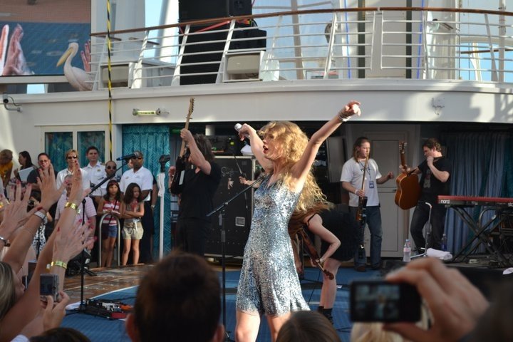 Taylor Swift — January 21 - Allure of the Seas — photo 84