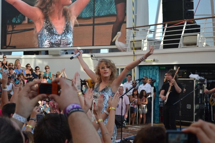 Taylor Swift — January 21 - Allure of the Seas — photo 85