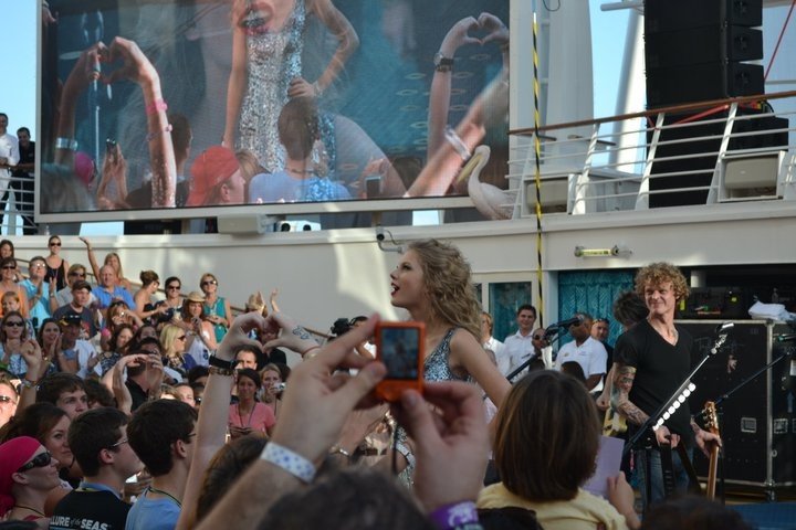 Taylor Swift — January 21 - Allure of the Seas — photo 86
