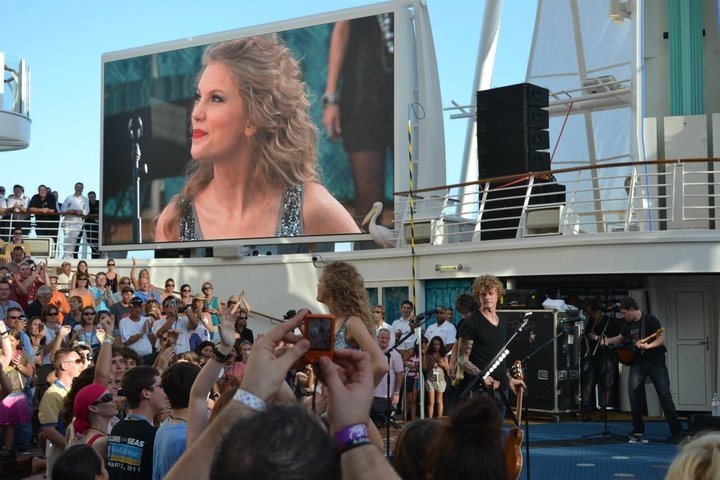Taylor Swift — January 21 - Allure of the Seas — photo 87