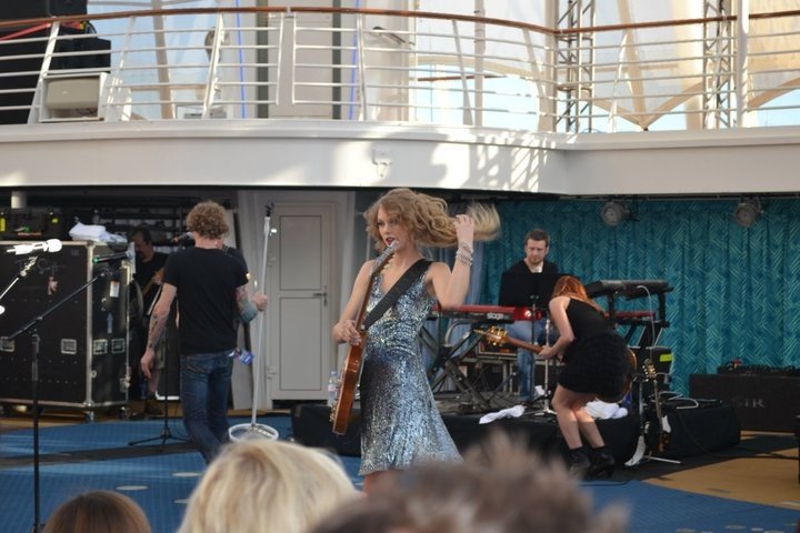 Taylor Swift — January 21 - Allure of the Seas — photo 88