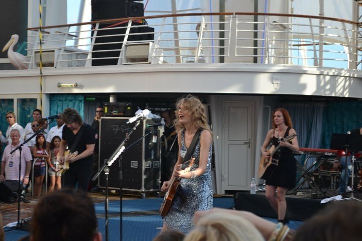 Taylor Swift — January 21 - Allure of the Seas — photo 90