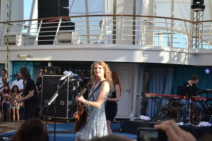 Taylor Swift — January 21 - Allure of the Seas — photo 91