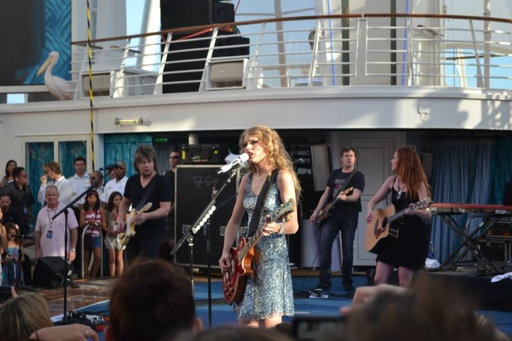 Taylor Swift — January 21 - Allure of the Seas — photo 92