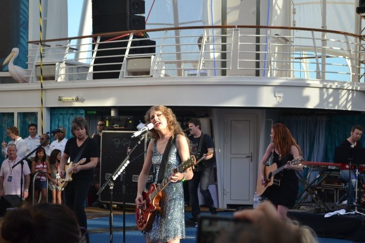 Taylor Swift — January 21 - Allure of the Seas — photo 93