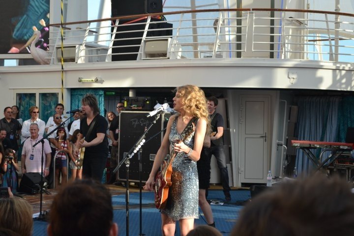 Taylor Swift — January 21 - Allure of the Seas — photo 94