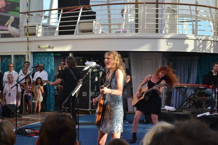 Taylor Swift — January 21 - Allure of the Seas — photo 95