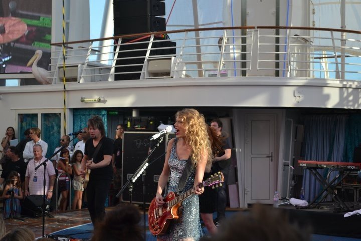 Taylor Swift — January 21 - Allure of the Seas — photo 97