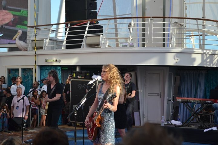 Taylor Swift — January 21 - Allure of the Seas — photo 98