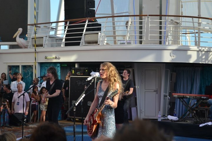 Taylor Swift — January 21 - Allure of the Seas — photo 99