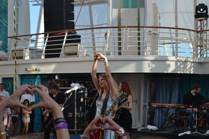 Taylor Swift — January 21 - Allure of the Seas — photo 104
