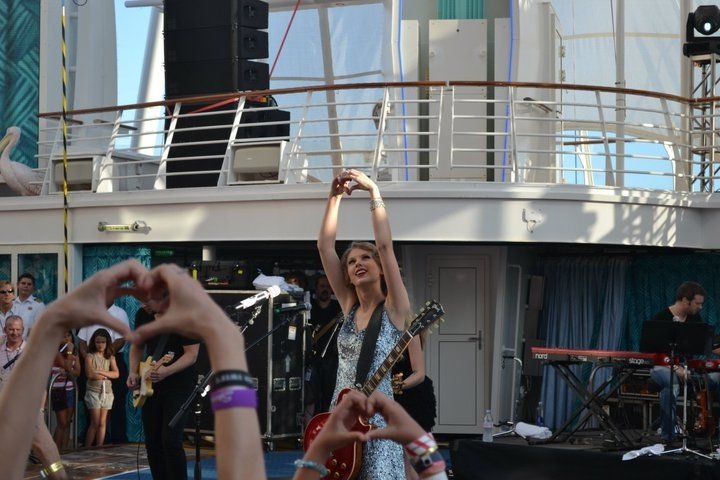 Taylor Swift — January 21 - Allure of the Seas — photo 106