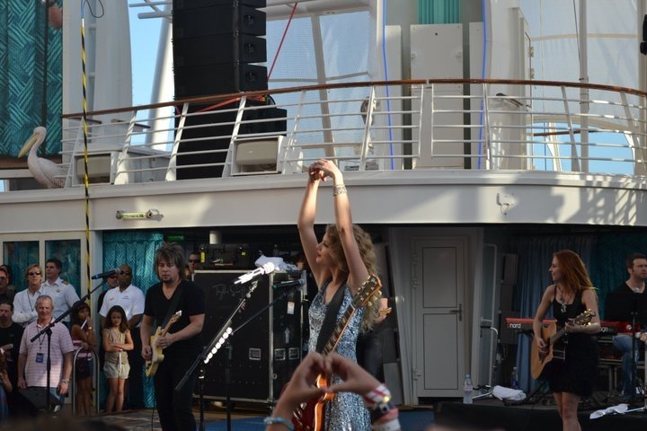Taylor Swift — January 21 - Allure of the Seas — photo 107
