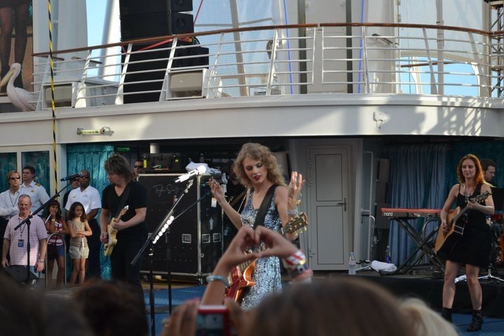 Taylor Swift — January 21 - Allure of the Seas — photo 108