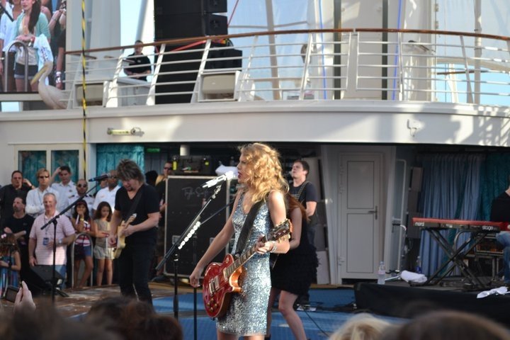 Taylor Swift — January 21 - Allure of the Seas — photo 109