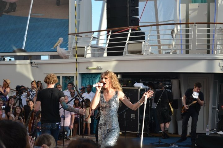 Taylor Swift — January 21 - Allure of the Seas — photo 112