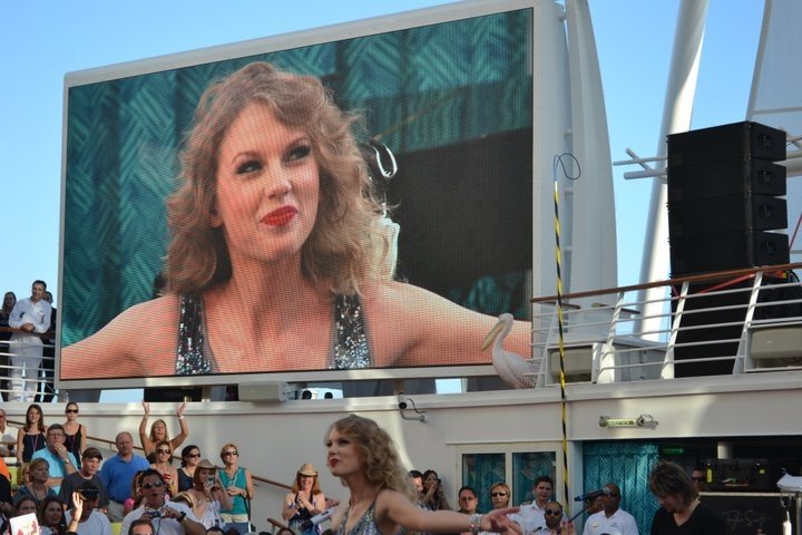 Taylor Swift — January 21 - Allure of the Seas — photo 114